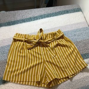 Mosaic& Co yellow striped casual shorts wide leg size X-LARGE